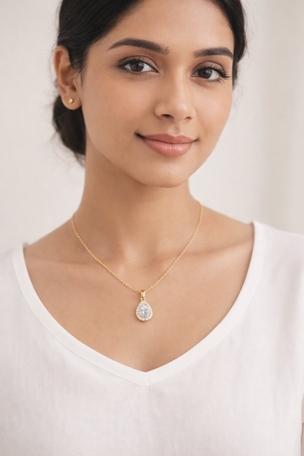 Gold-Plated Teardrop CZ Pendant Necklace for Women โ Elegant Halo Crystal Jewellery