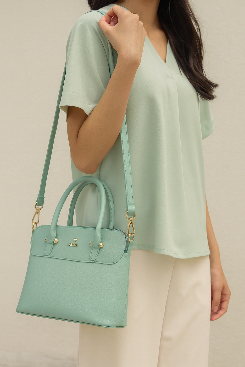LIZZIE  Mint Green Structured Handbag with Gold Hardware β Elegant Pastel Tote for Everyday Glam