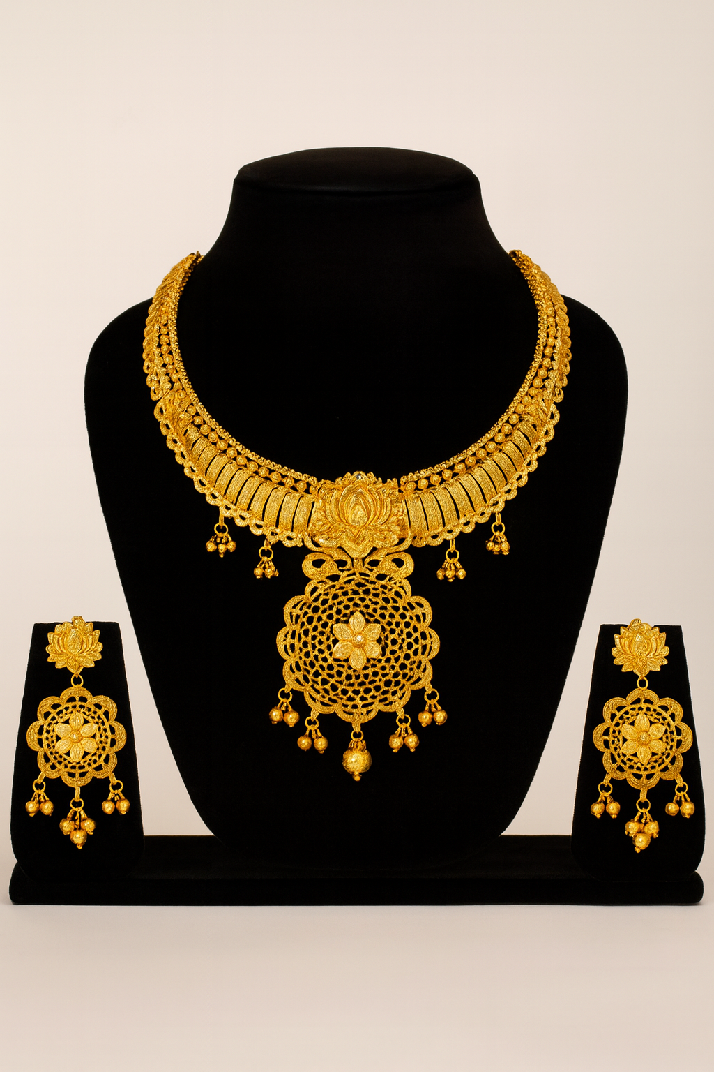 Traditional South Indian Antique Gold-Plated Necklace & Earrings Set – Lotus Medallion Bridal Jewellery